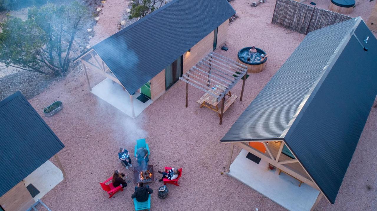 Hotel Lucky Arrow Retreat Dripping Springs Esterno foto